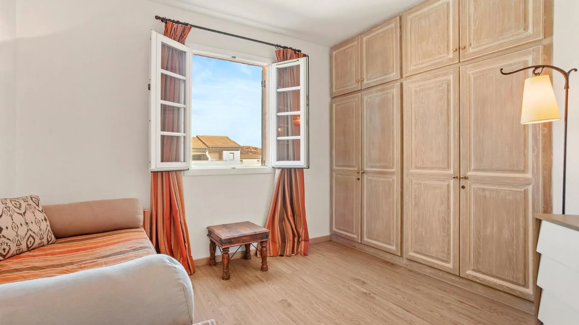 3 Bdr Apt - Clos Sainte Anne Apartament