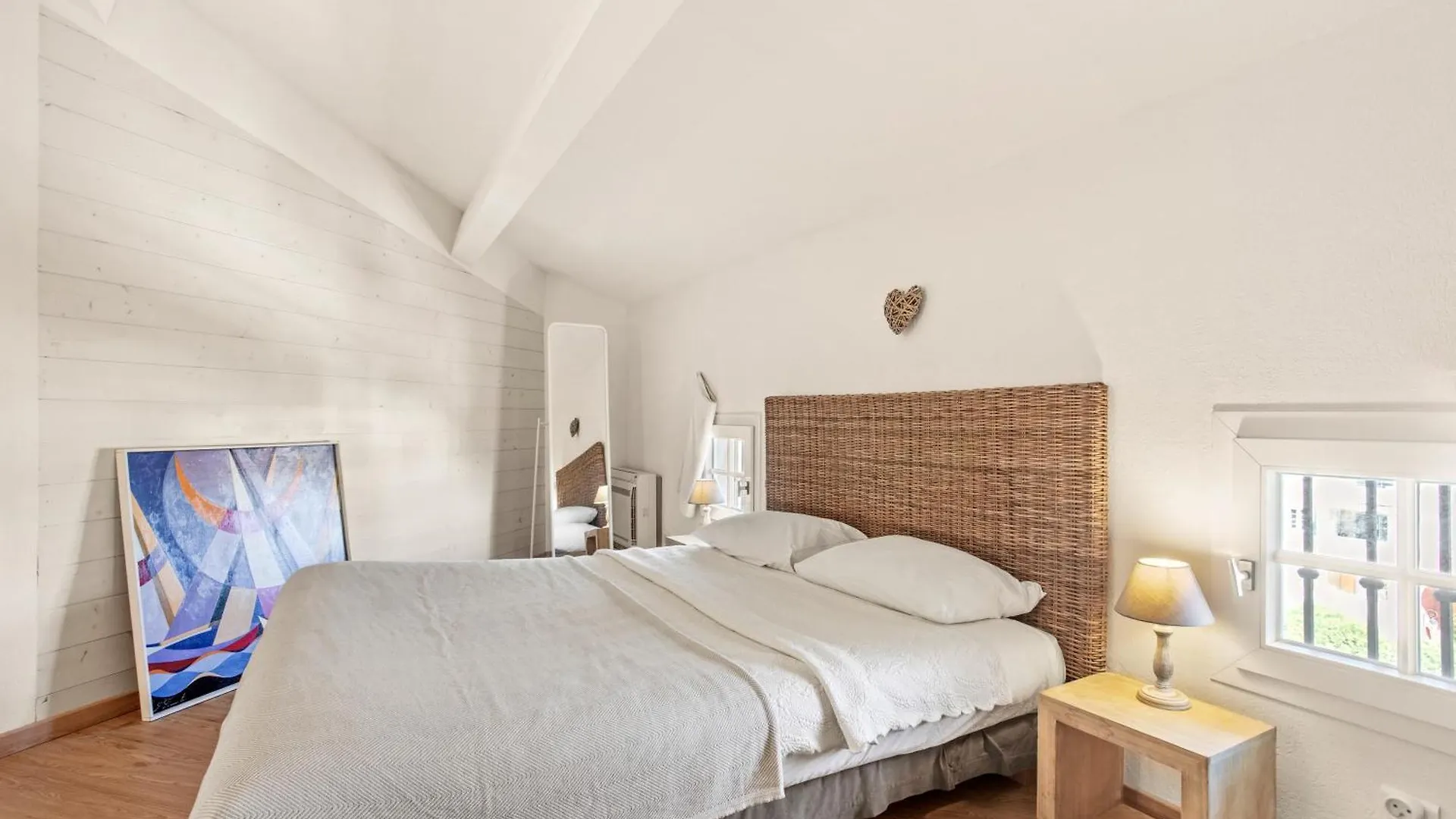 3 Bdr Apt - Clos Sainte Anne Apartament