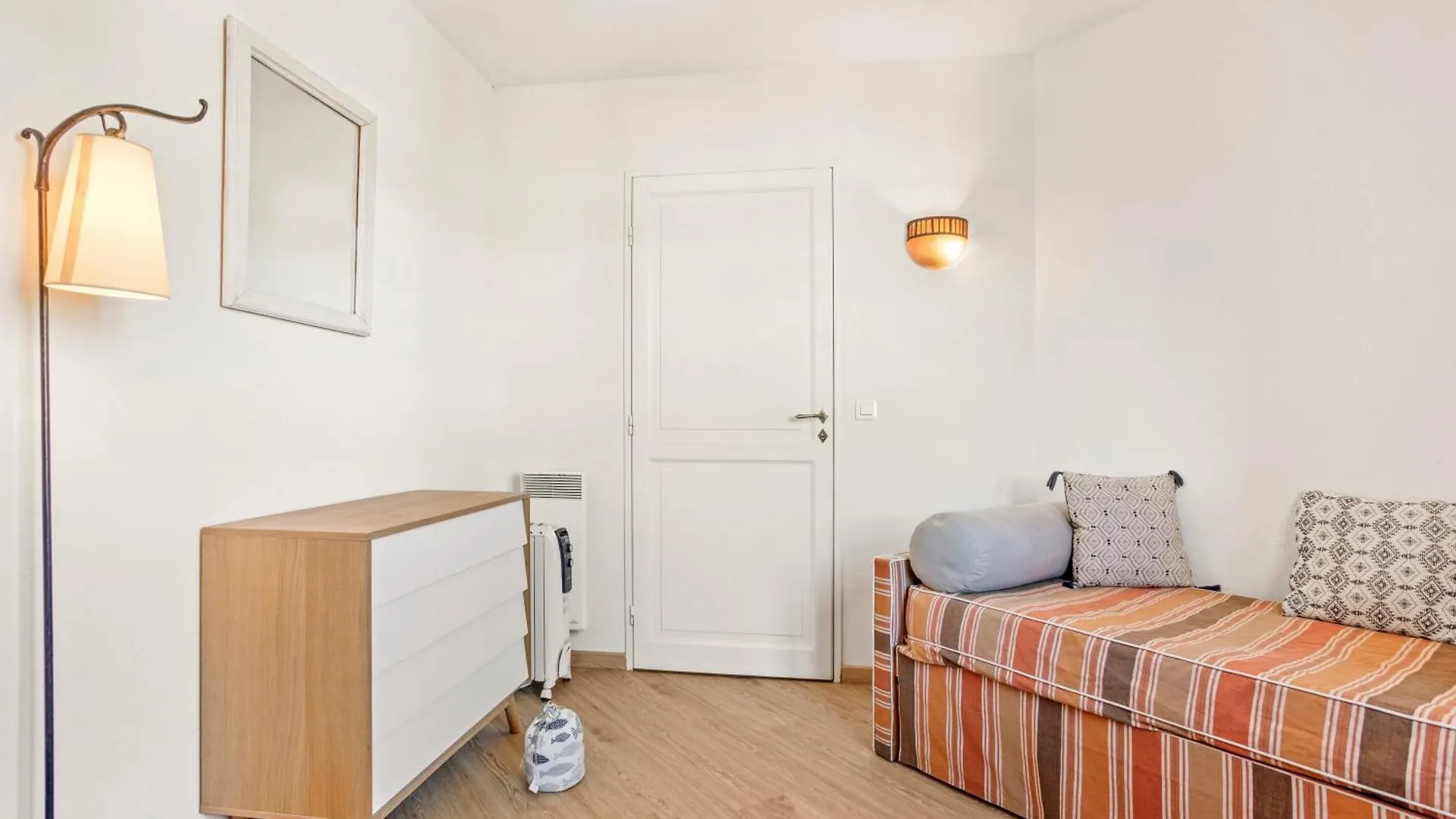 Apartament 3 Bdr Apt - Clos Sainte Anne