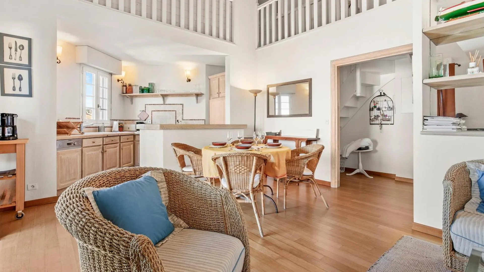 Apartment 3 Bdr Apt - Clos Sainte Anne France