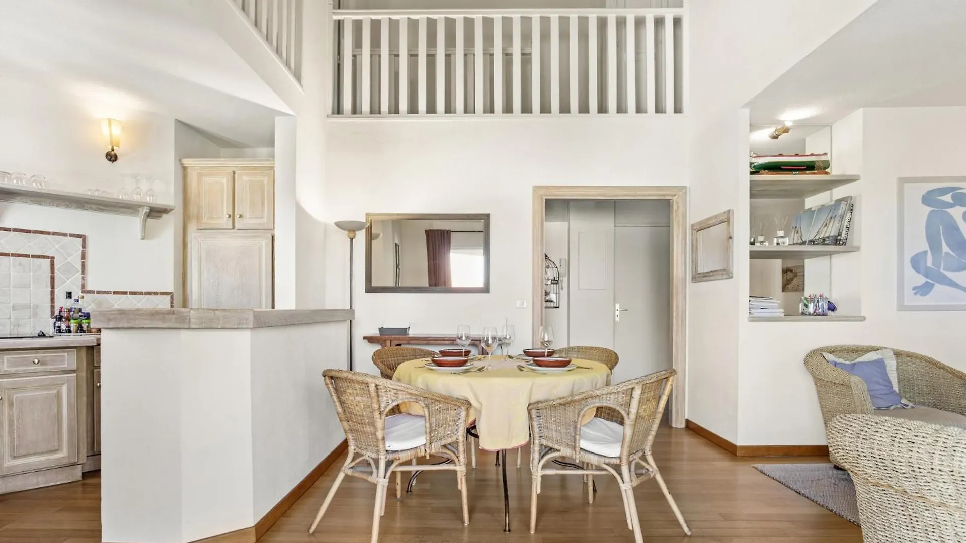 3 Bdr Apt - Clos Sainte Anne